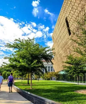 @angel_beil - Visitors near the Smithsonian National Museum of African American History and Culture - Museums in Washington, DC