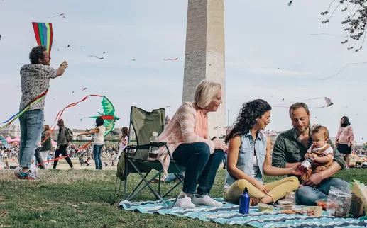 Multigenerational family picnicking at the Washington Monument