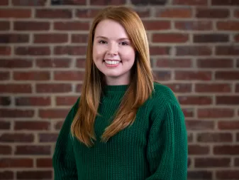 Laura Calhoun Headshot